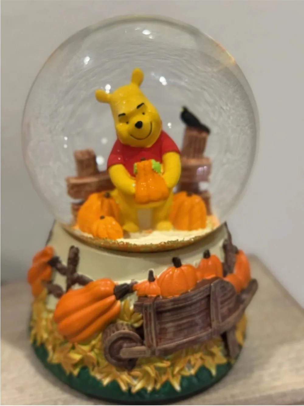 Musical Disney Winnie the Pooh Fall Pumpkin Crow Harvest Musical Snow Globe RARE